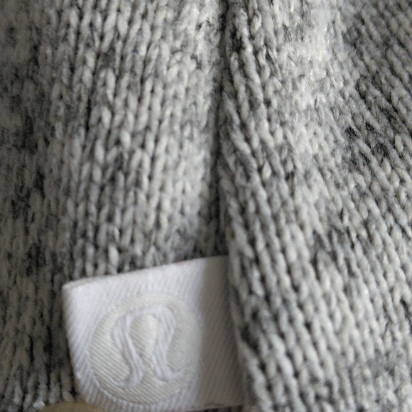 Lululemon Size 8 Grey Full Zip Knit Jacket *Flaw - Picture 15 of 16